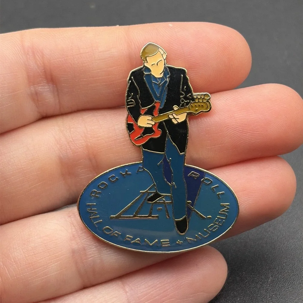 Rock And Roll‎ Hall Of Fame & Museum Cleveland Ohio Lapel Hat Pin